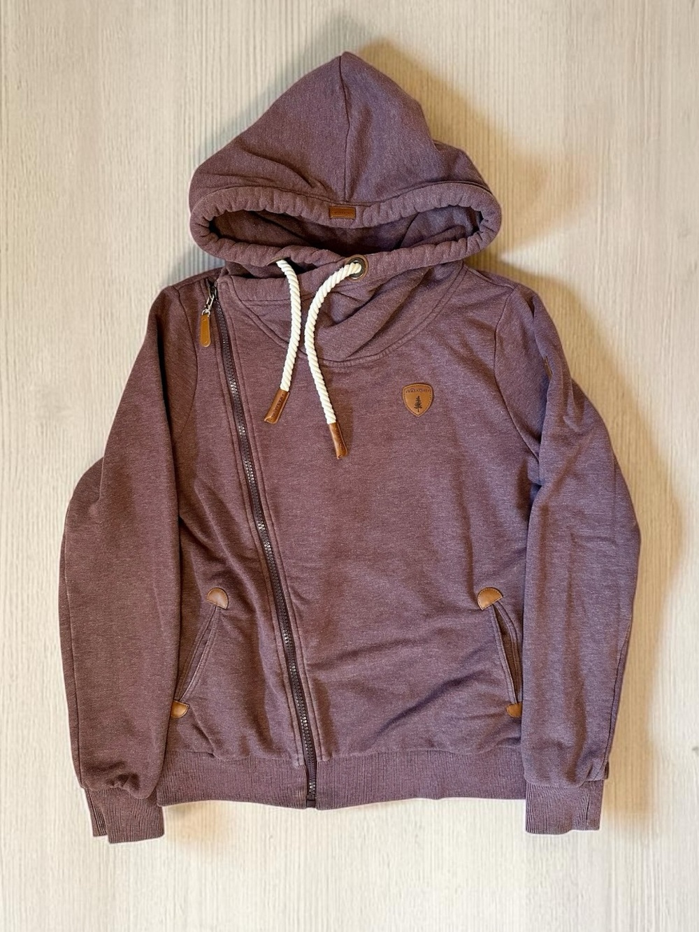 Cozy Wanakome Woman’s Zip Hoodie Size L